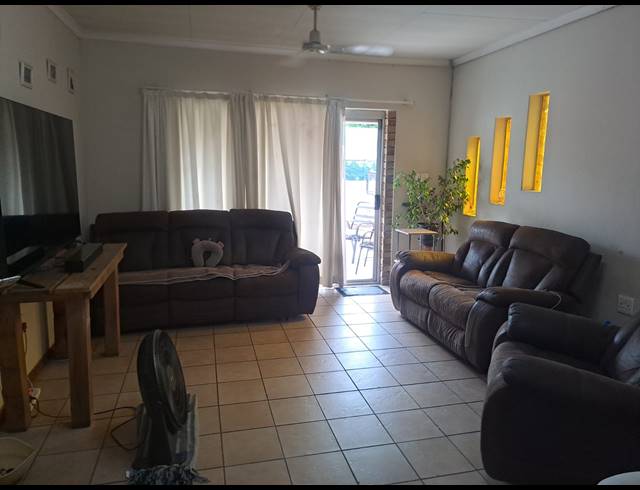 15 BEDROOM HOUSE FOR SALE IN OOS EINDE